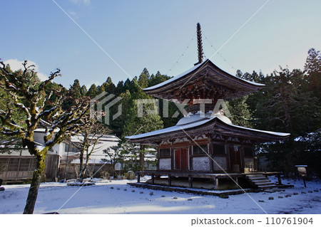 Winter scenery of Koyasan Kongo Zanmai-in Temple Winter scenery of Koyasan Kongo Zanmai-in Temple 110761904