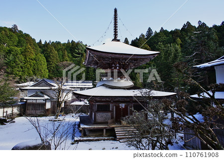 Winter scenery of Koyasan Kongo Zanmai-in Temple Winter scenery of Koyasan Kongo Zanmai-in Temple 110761908
