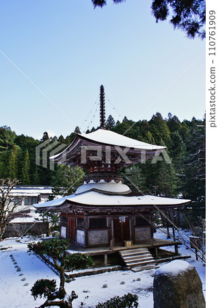 Winter scenery of Koyasan Kongo Zanmai-in Temple Winter scenery of Koyasan Kongo Zanmai-in Temple 110761909
