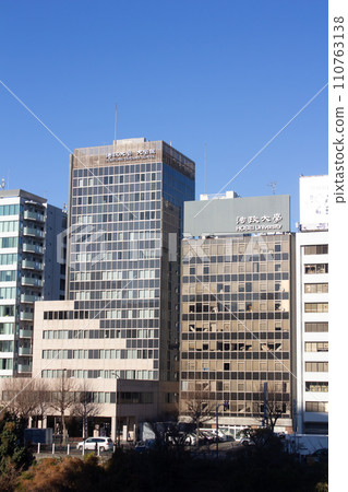 Iidabashi, scenery along the moat 110763138