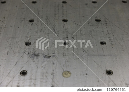 metal fixing metal fixing 110764361