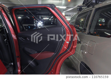 停車場門沖孔損壞 110765159