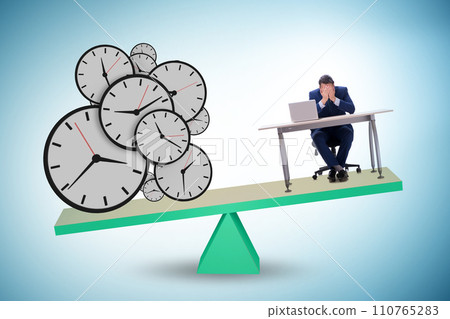 Businessman in deadline and time pressure concept 110765283