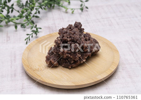 Fermented red bean paste, red bean koji Fermented red bean paste, red bean koji 110765361