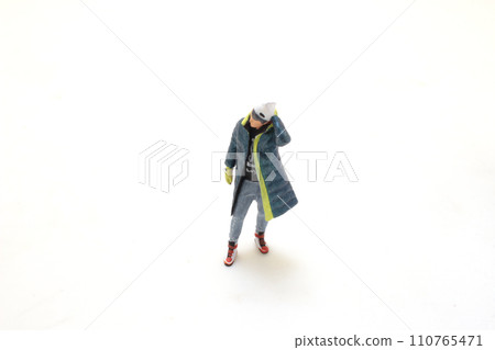 small figurine of an artist with beret on white. 110765471