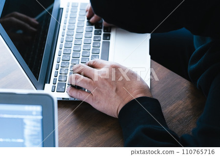 落入竊取公司資訊的間諜手中 110765716