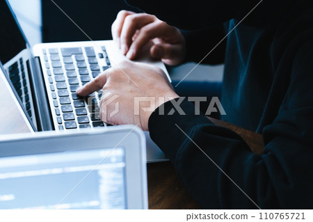 落入竊取公司資訊的間諜手中 落入竊取公司資訊的間諜手中 110765721
