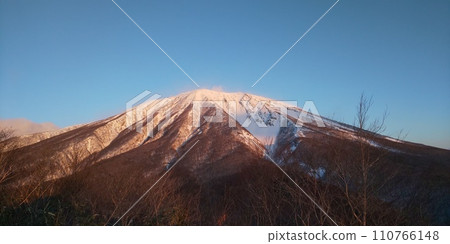 Mt. Iwate in winter turns pink in the morning sun 110766148