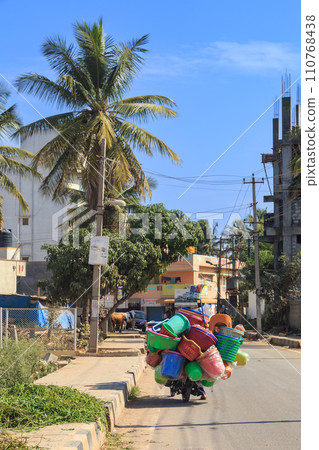 India_merchant selling daily necessities 110768438