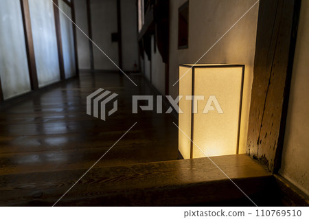 National Treasure Himeji Castle Nishinomaru Corridor Lantern Himeji City, Hyogo Prefecture National Treasure Himeji Castle Nishinomaru Corridor Lantern Himeji City, Hyogo Prefecture 110769510