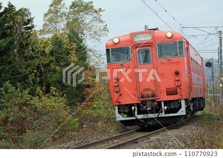 Hokkaido Southern Isaribi Railway Kiha 40 local train JNR metropolitan area color Tarako color 110770923