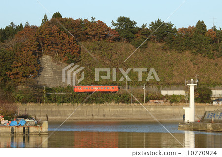 Hokkaido Southern Isaribi Railway Kiha 40 local train JNR metropolitan area color Tarako color 110770924