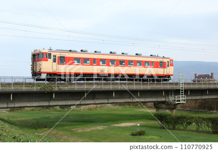 Hokkaido Isaribi Railway Kiha 40 local train JNR express color JNR color 110770925