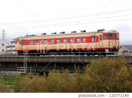 Hokkaido Isaribi Railway Kiha 40 local train JNR express color JNR color Hokkaido Isaribi Railway Kiha 40 local train JNR express color JNR color 110771140