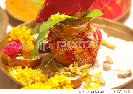 Prayer at Traditional Hindu wedding ceremony 110771730