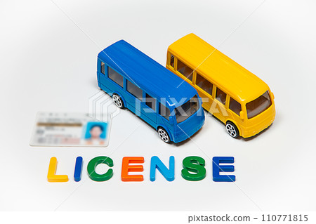 Image of bus model and driver's license 110771815