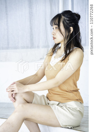 A young woman with a feminine atmosphere relaxing in casual clothes A young woman with a feminine atmosphere relaxing in casual clothes 110772268