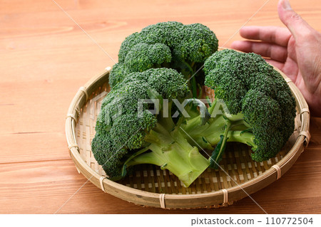 broccoli 110772504