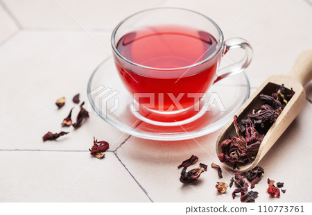 Hibiscus tea in glass mug. 110773761