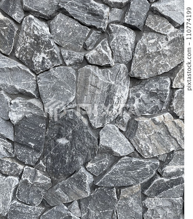 淺灰色不規則形狀磚石表面的背景影像 110774199