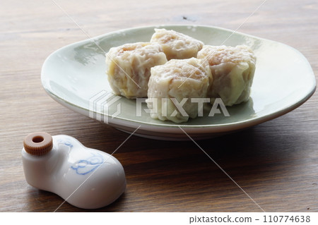 Old-fashioned shumai 110774638