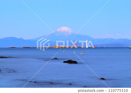 從馬納斯海岸看到的金星帶富士 110775310