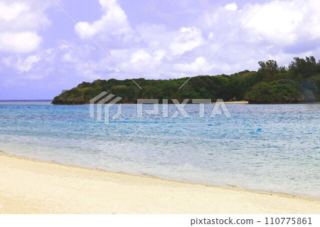 Blue sea visible from Kabira Bay on Ishigaki Island, Okinawa Prefecture Blue sea visible from Kabira Bay on Ishigaki Island, Okinawa Prefecture 110775861