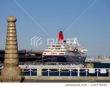 A view of the harbor where luxury cruise ships are moored 110776085