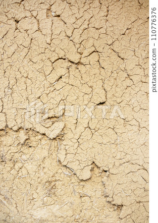 traditional earthen walls of old houses 110776376
