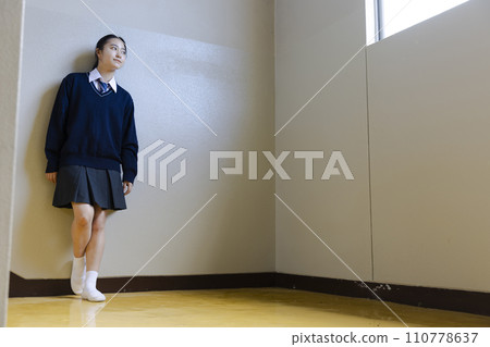High school girl standing in the hallway 110778637