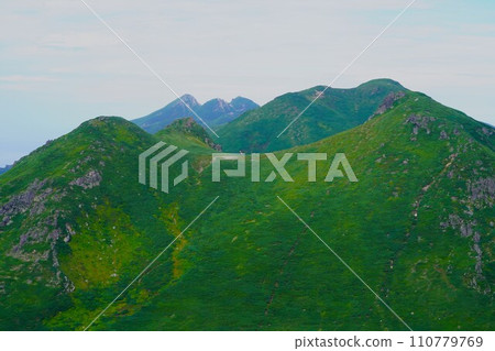 從羅臼山頂看知床半島的山脈 110779769
