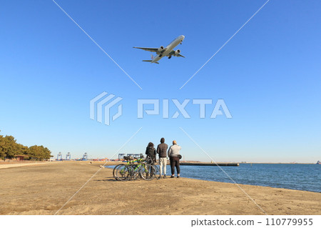 客機飛過頭頂 110779955