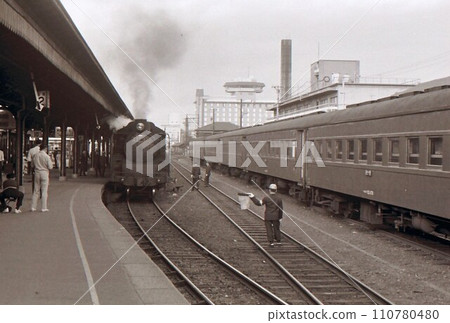1968年京都站山陰線月台C57蒸氣機車抵達紀實照片京都市京都府 1968年京都站山陰線月台C57蒸氣機車抵達紀實照片京都市京都府 110780480