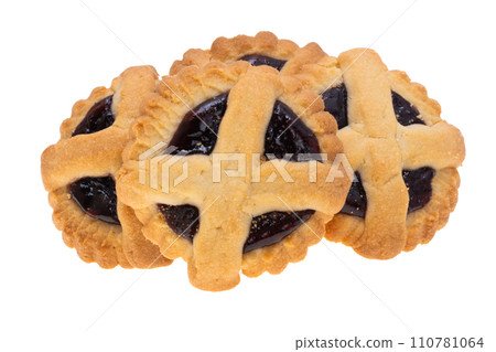 cookies with jam isolated 110781064