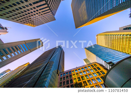 日本東京城市景觀大手町的摩天大樓。大手町廣場、Urbannet大手町大樓等 = 2020年1月17日 日本東京城市景觀大手町的摩天大樓。大手町廣場、Urbannet大手町大樓等 = 2020年1月17日 110781450