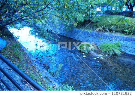 彩色流水河透明（2024年1月註冊） 110781922