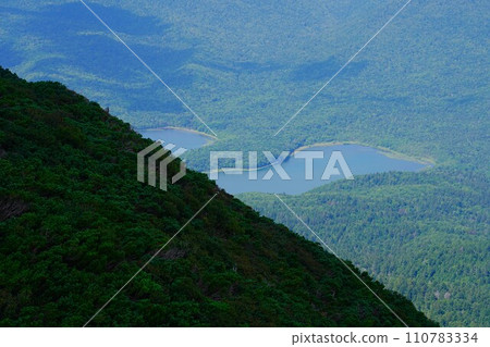 從熊寒嶽山頂看阿寒湖 110783334