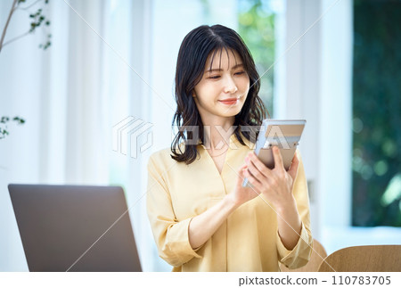 Housewife family income return 110783705