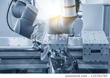 The automotive parts polishing process by robotic system. 110783795