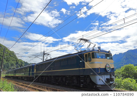 EL Gunmayokokawa EF65501 被拖上最後一座山,駛向橫河站 EL Gunmayokokawa EF65501 被拖上最後一座山,駛向橫河站 110784890