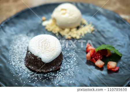 Chocolate Lava with strawberry and ice-cream Chocolate Lava with strawberry and ice-cream 110785630