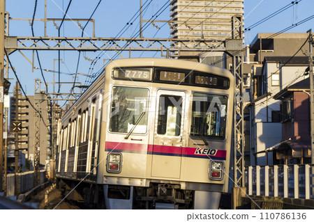 京王線 開往新宿府中站 曲線特快 半特快 京王八王子 高尾山 8000 系列特急 110786136