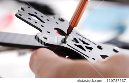 Assembling fpv drone body Assembling fpv drone body 110787387