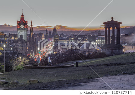 Aerial view at dusk of the Royal Mile or High Street in Edinburgh Old Town from the hilltop of Calton Hill. 110787714