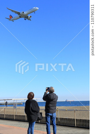 Passenger plane flying overhead Passenger plane flying overhead 110790311