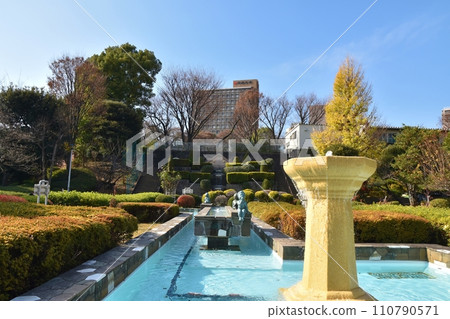 冬天的早晨，東京後樂園站前 110790571