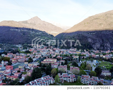 A marvelous panoramic view of the city and the Mountains around it 110791081