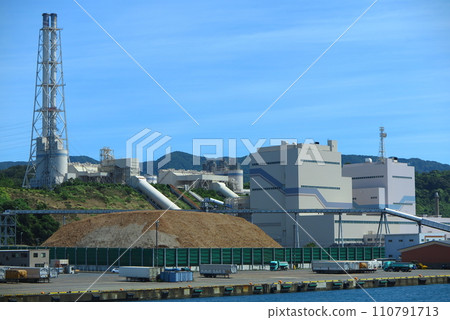 Hokuriku Electric Power's Tsuruga Thermal Power Plant 110791713