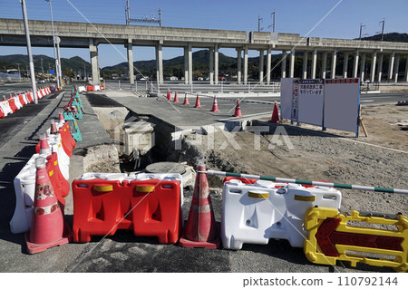 Red and white KY blocks of water injection resin temporary protective fence lined up on the road Red and white KY blocks of water injection resin temporary protective fence lined up on the road 110792144