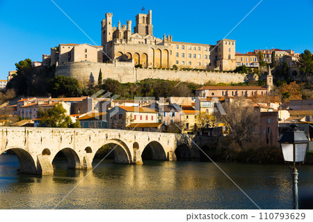 Image of Pont Vieux and St Nazaire Cathedral in Beziers Image of Pont Vieux and St Nazaire Cathedral in Beziers 110793629